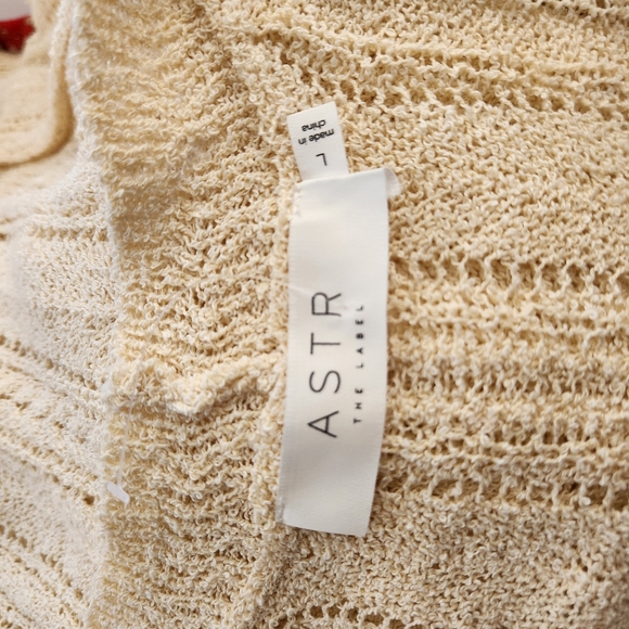 Astr wrap front pointella knit cream sweater top size large W-575 - Picture 8 of 9